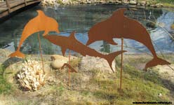 Garden stakes metal-sheet rusty water animals.