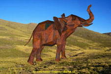 Projektstudie 3D CAD Entwurf für 3D Modell Kubistisch abstrakte Mammut Statue.