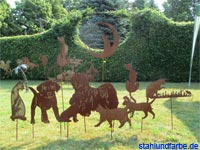 Skulpturenausstellung Offene Gärten in MV, Katzen, Hunde, Pferde und Stahlpalme.